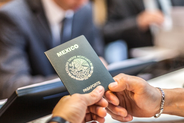 ABOGADOS EN DERECHO MIGRATORIO